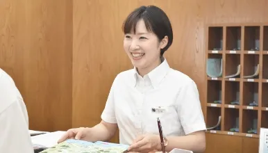 フロントスタッフ